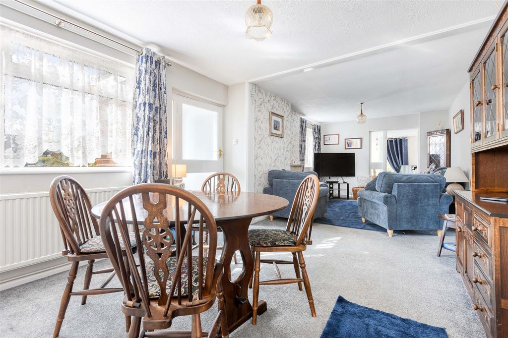 Property photo 3 of 20 Dining Area