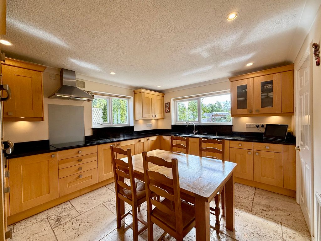 Property photo 2 of 25 Kitchen