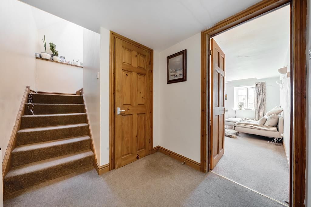 Property photo 2 of 10 Entrance Hall