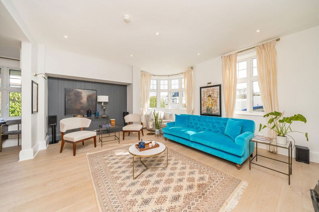 Property photo 2 of 11