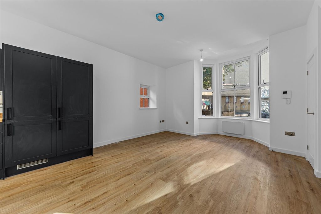 Property photo 2 of 11 Derngateplace-Plot5-09.Jpg