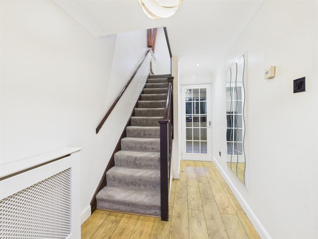 Property photo 3 of 12 Cam04063G0-Pr0145-Still004.Jpg