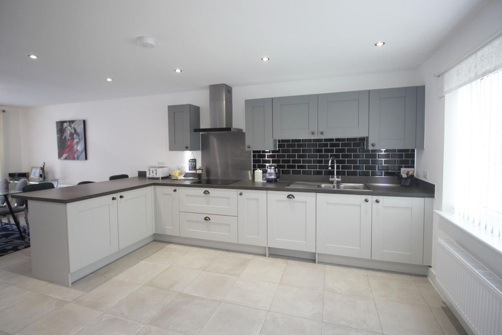 Property photo 2 of 19 Kitchen 1.Jpg