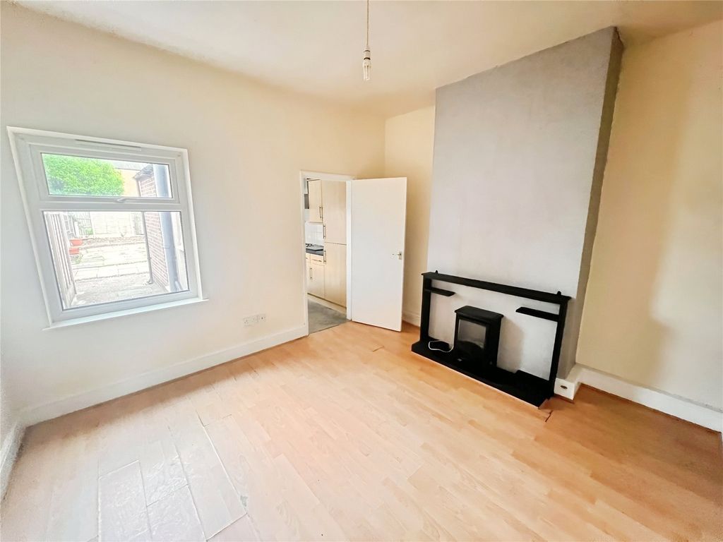 Property photo 3 of 11 Dining Room