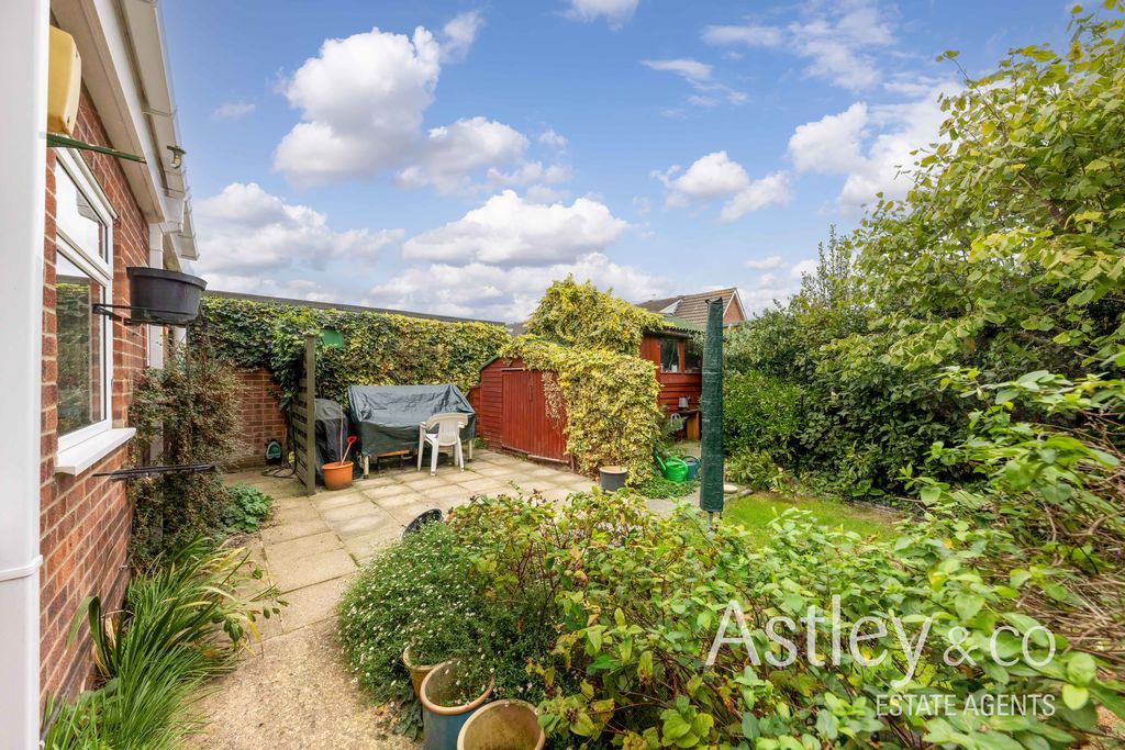 Property photo 3 of 14 Garden