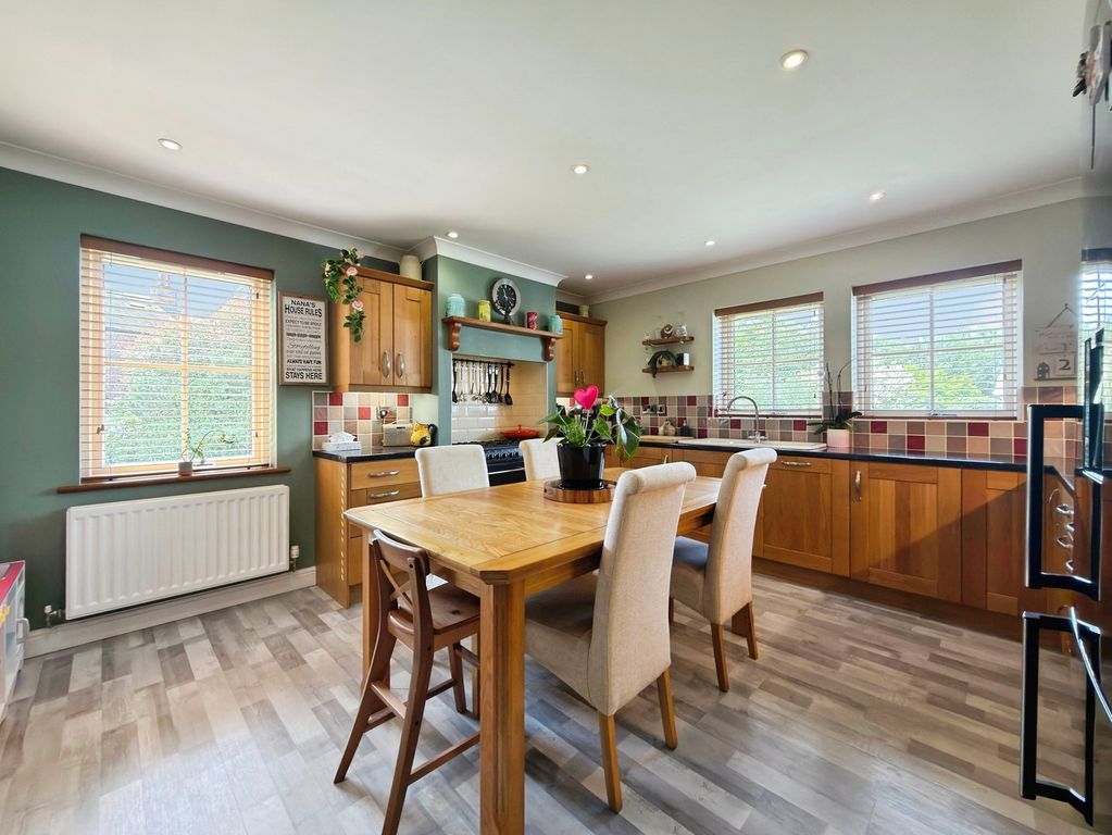 Property photo 2 of 31