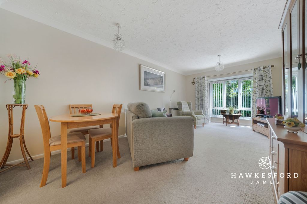 Property photo 2 of 14 Barkers Court, Sittingbourne - Lounge/Diner