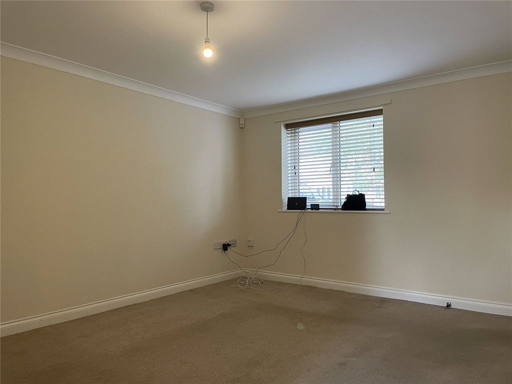 Property photo 2 of 10 Picture No. 17