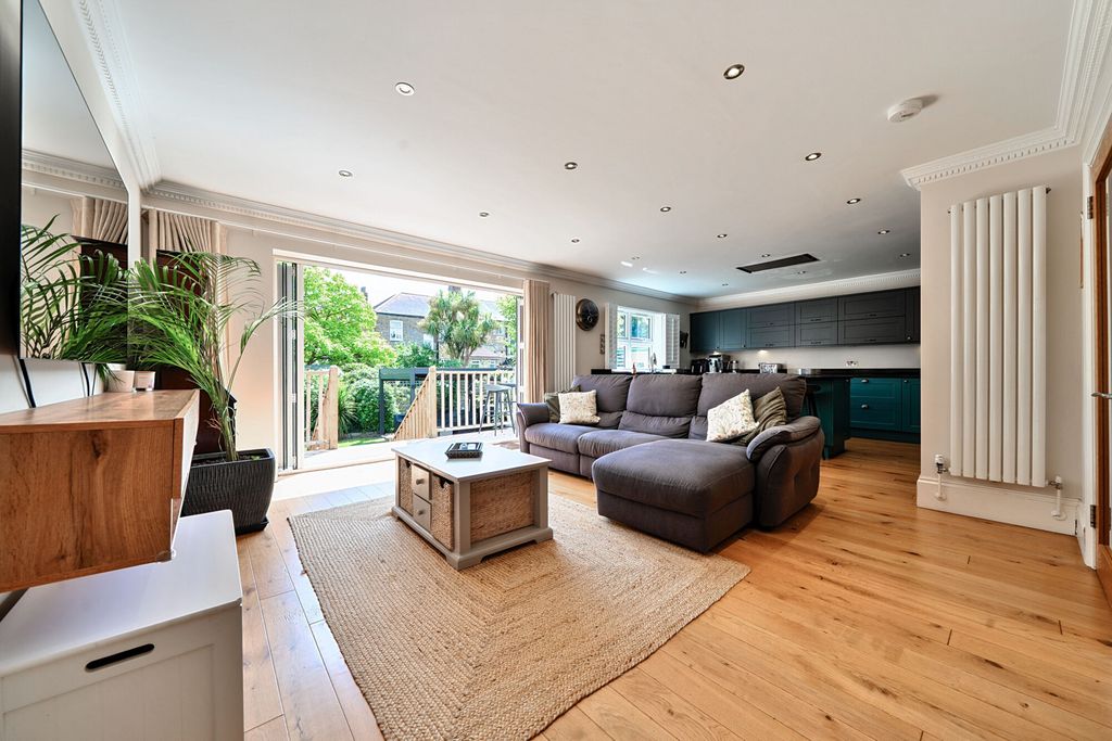 Property photo 2 of 37 1323794-37-686d06...