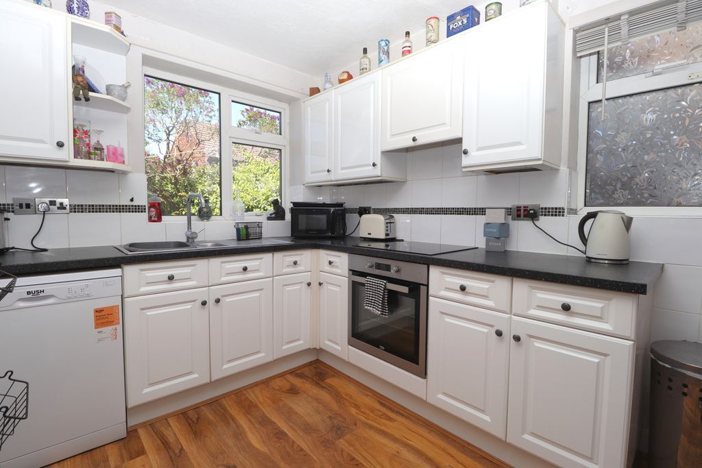 Property photo 3 of 28 Kitchen