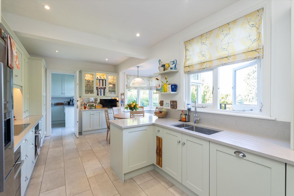 Property photo 2 of 20 Image