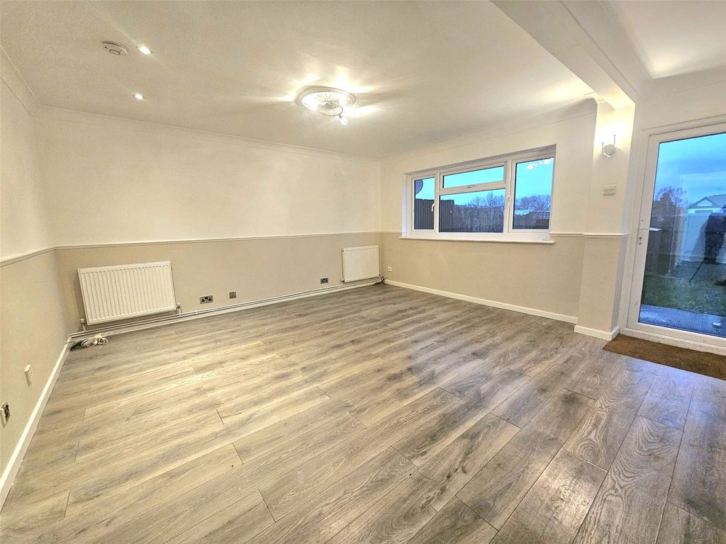 Property photo 3 of 9 Picture No. 15