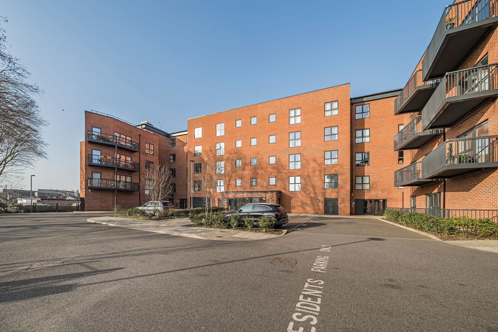 Property photo 1 of 27