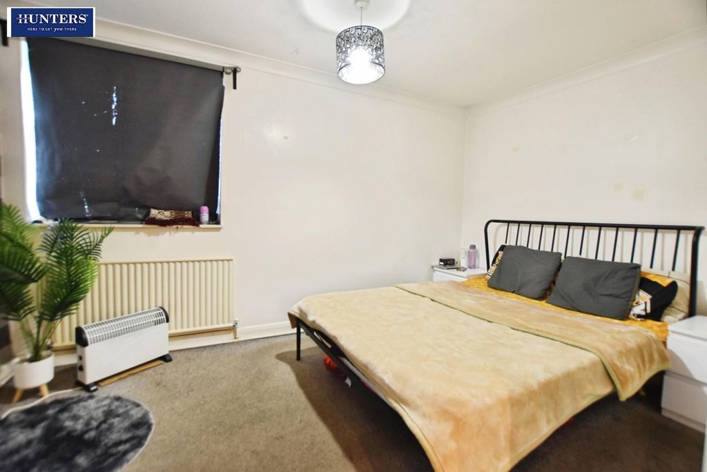 Property photo 3 of 11 Bedroom 1