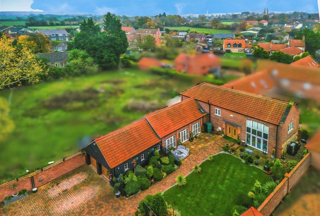 Property photo 1 of 49 Picture No. 01