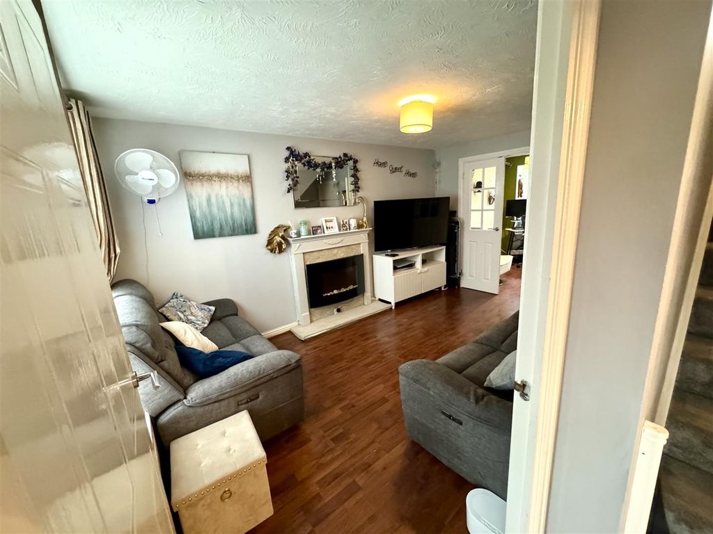 Property photo 3 of 14 Lounge