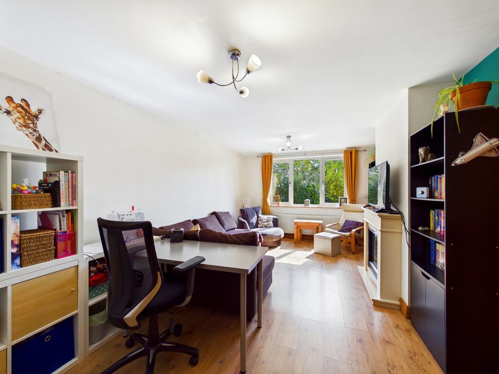 Property photo 3 of 16 Living Room