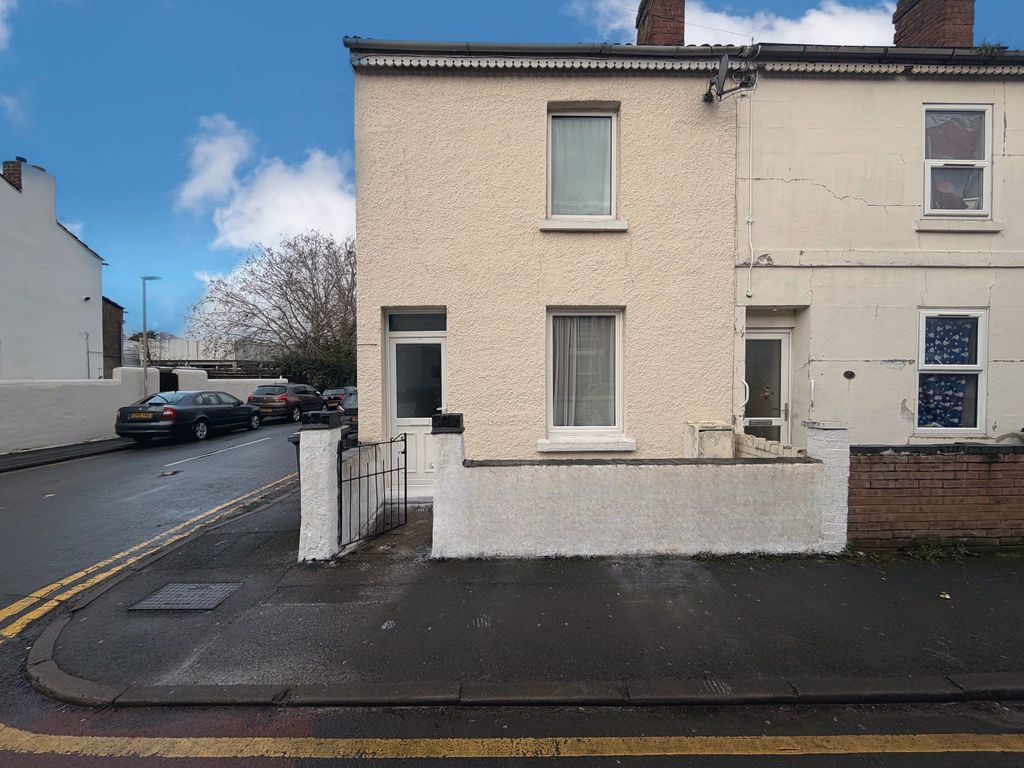 Property photo 1 of 7 Photo 5