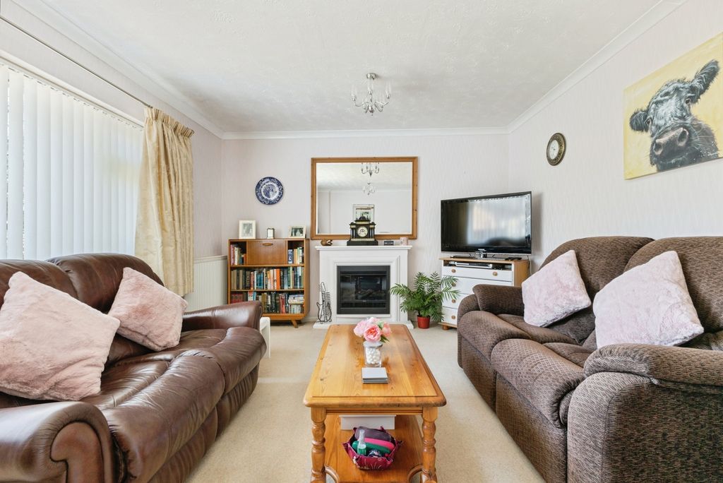 Property photo 3 of 17 Photo