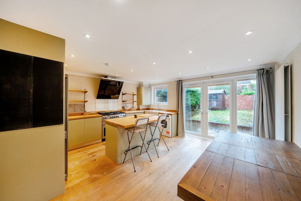 Property photo 2 of 19 1520171-13-6Aa00B...