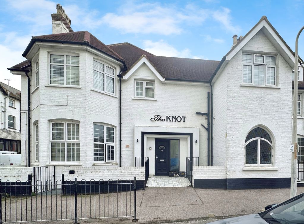 Property photo 1 of 6 2 The Knot Main Use