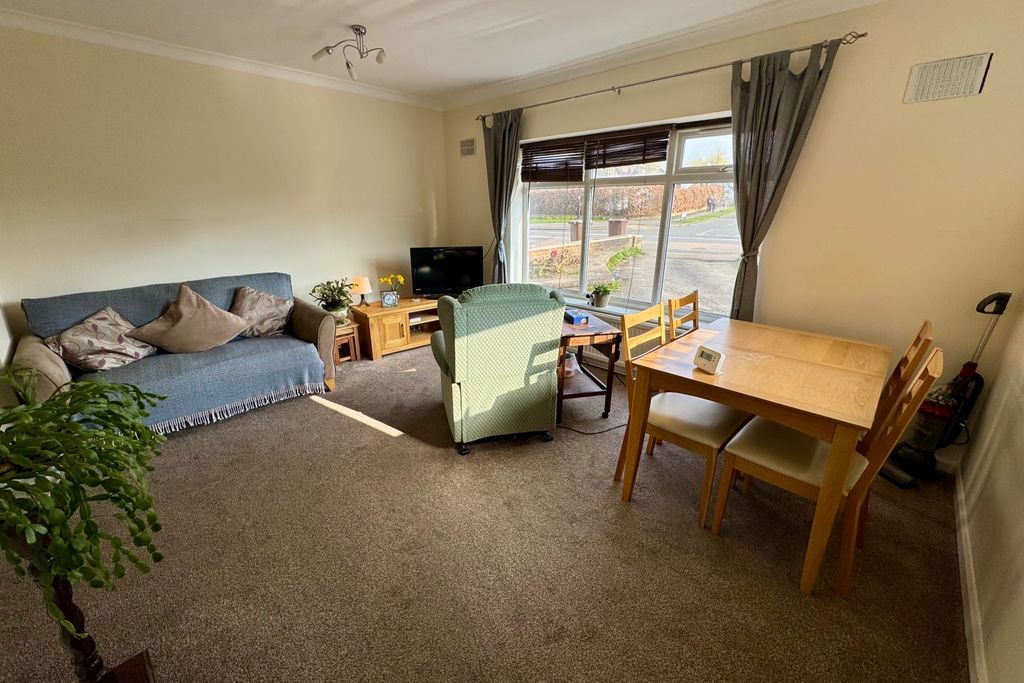 Property photo 3 of 10 Living Room