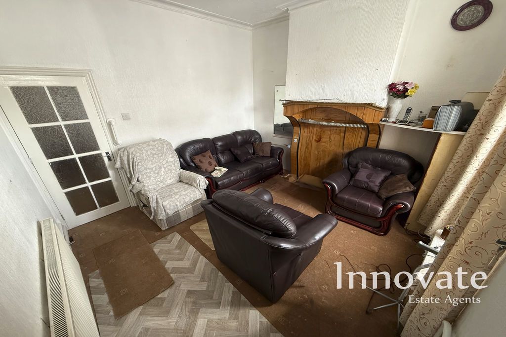 Property photo 2 of 12 Photo 4