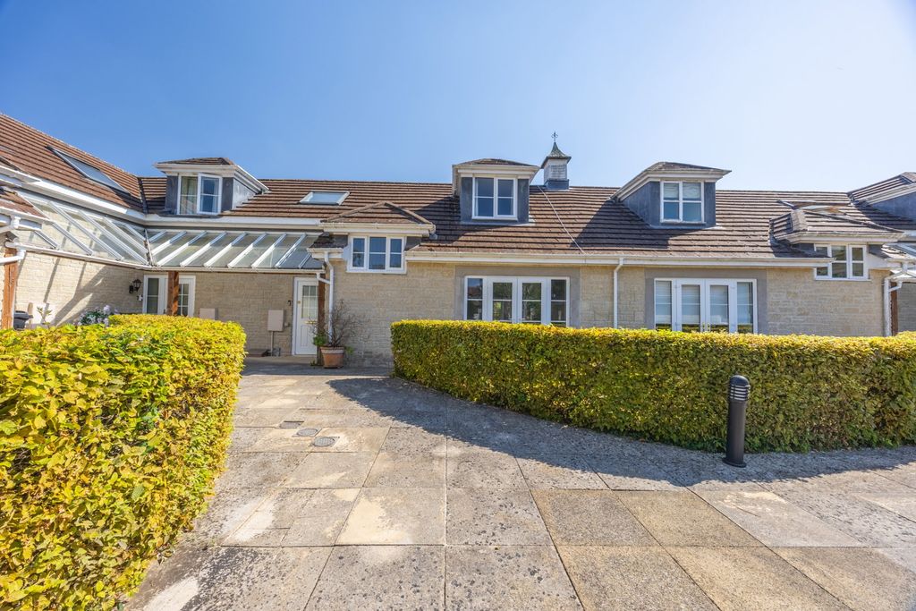 Property photo 1 of 32