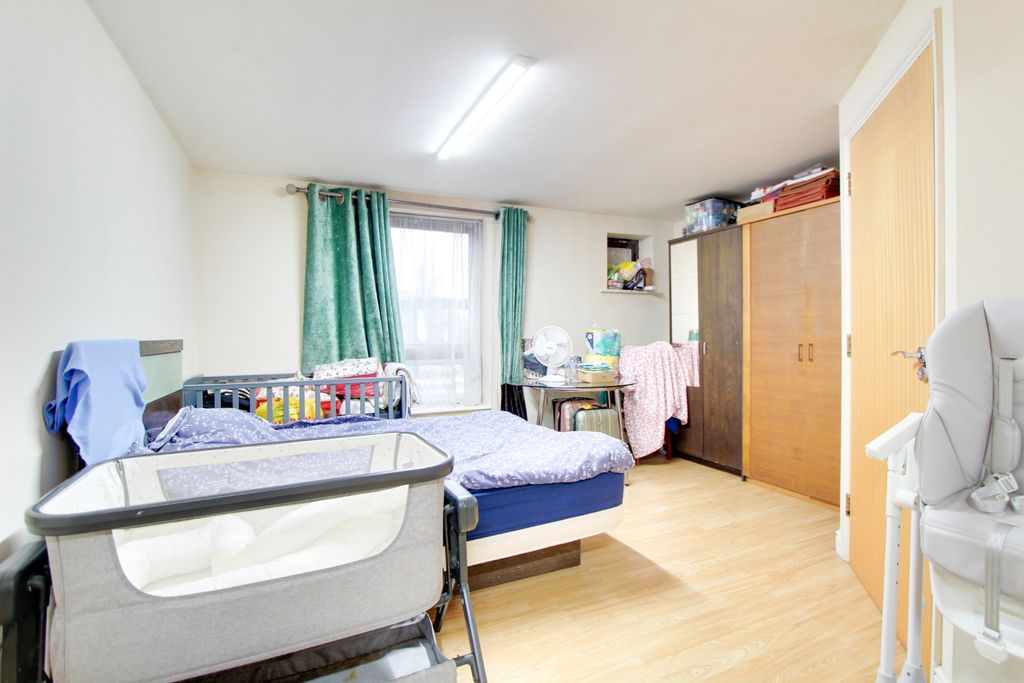 Property photo 2 of 6 Photo 5