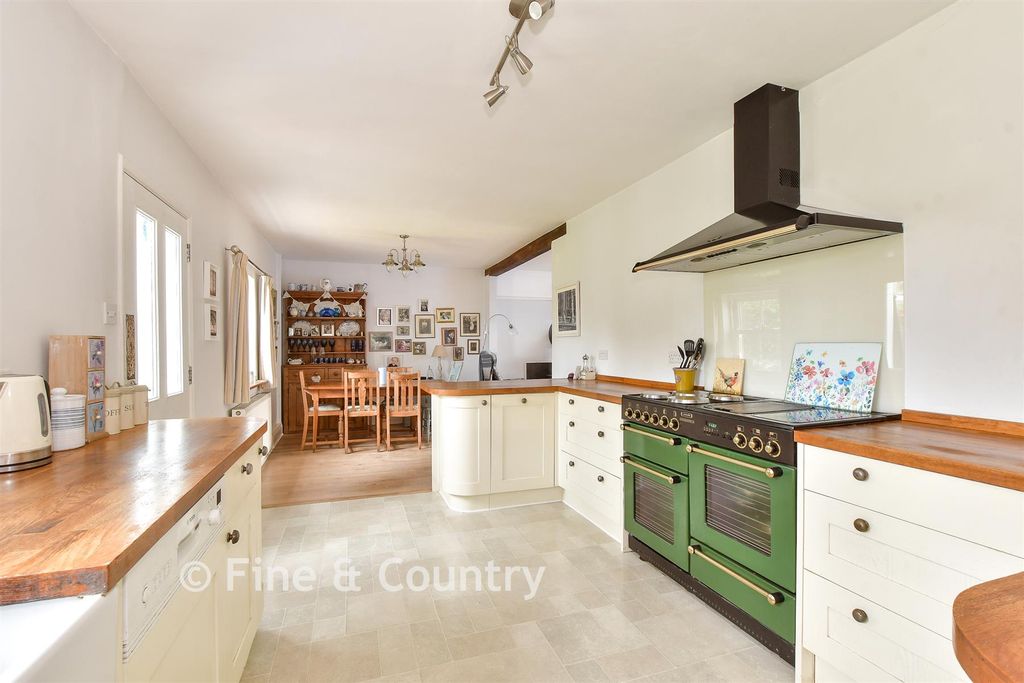 Property photo 3 of 22 Kitchen/Dining Area