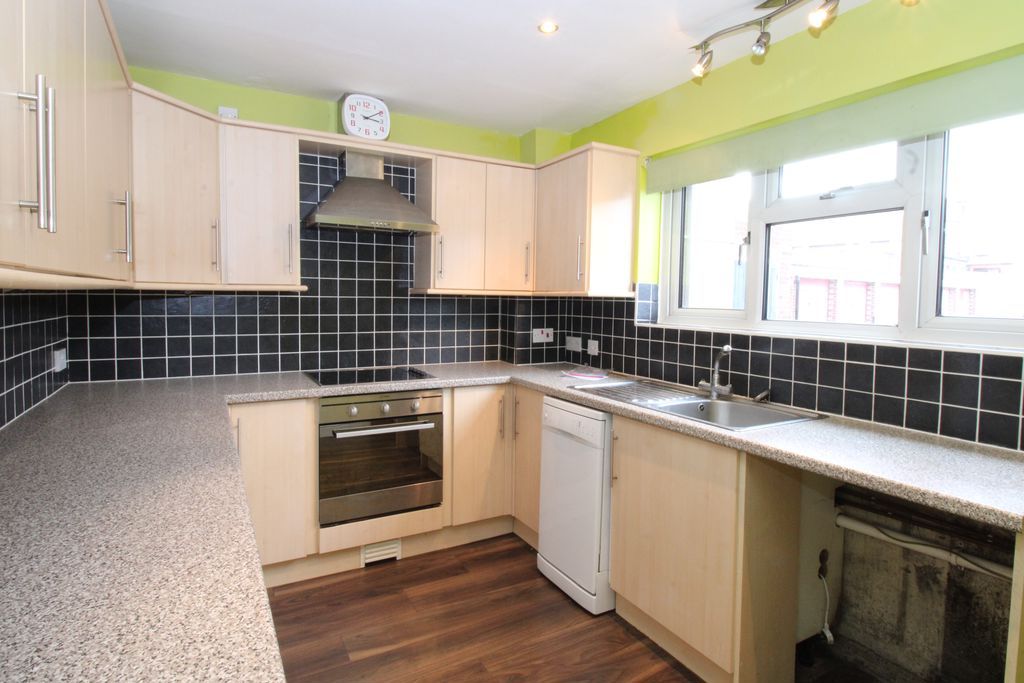 Property photo 2 of 10 Kitchen