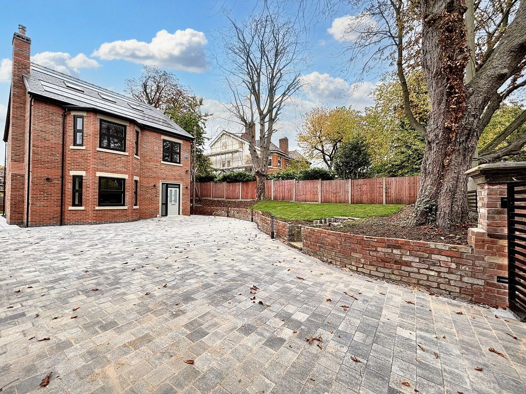 Property photo 2 of 35