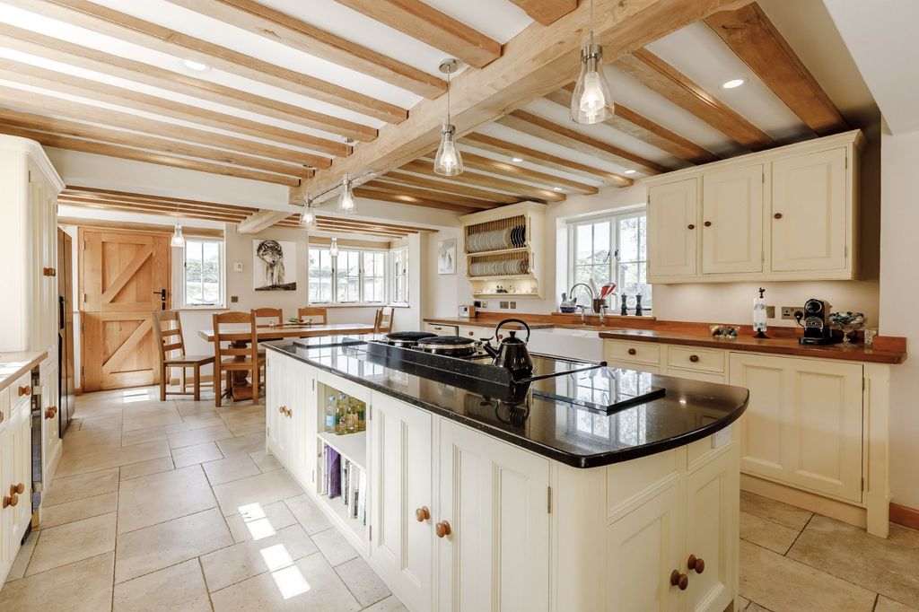 Property photo 3 of 20 Kitchen/Breakfast Rm