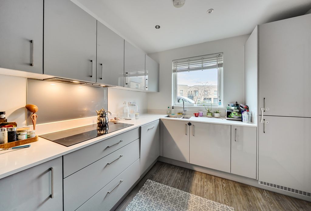 Property photo 3 of 17 1373195-19-6901Eb...