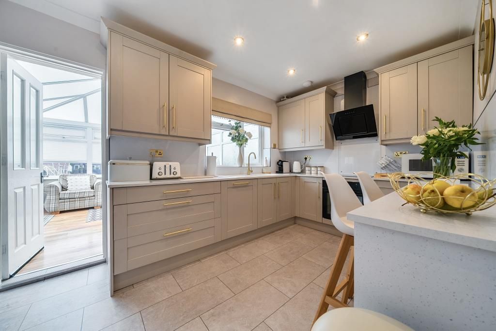 Property photo 3 of 20 Kitchen