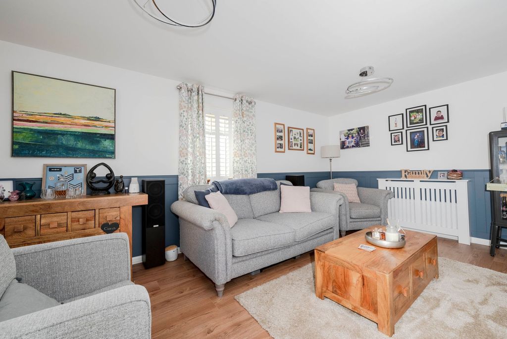 Property photo 3 of 21 Sitting Room