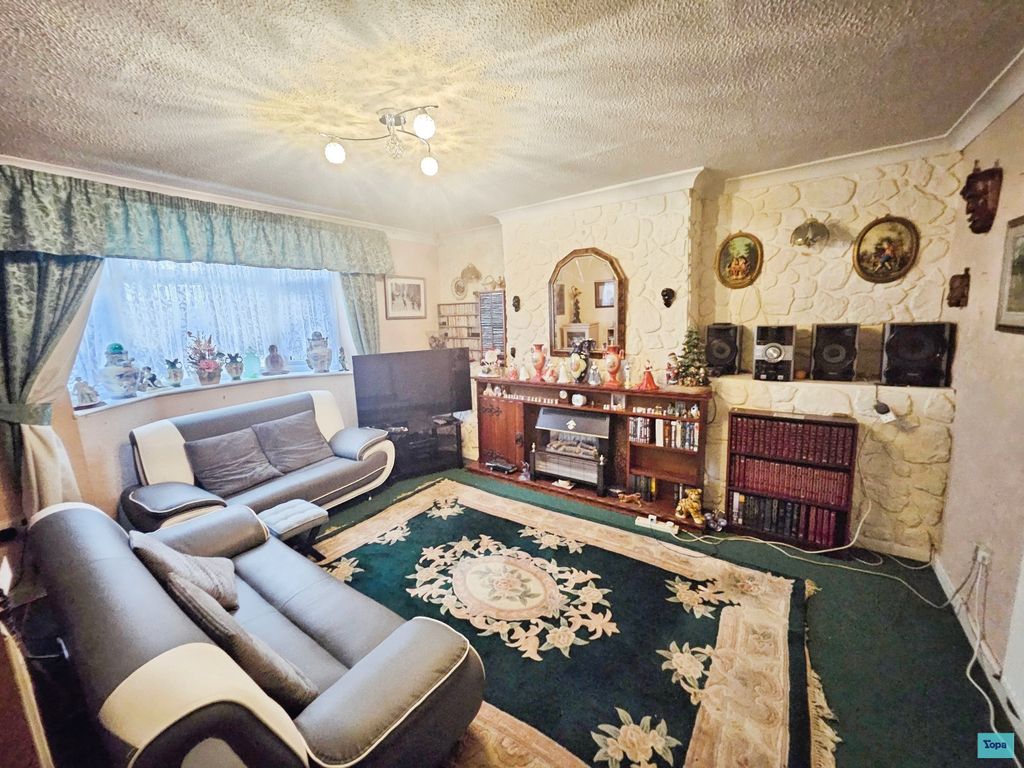 Property photo 2 of 14 Lounge