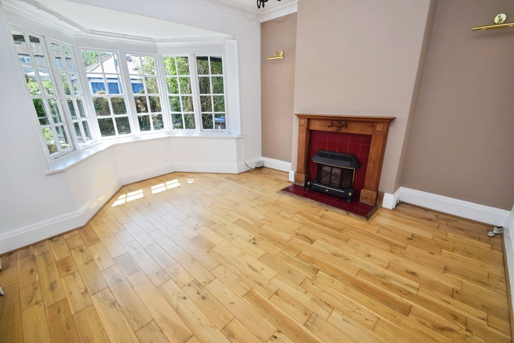 Property photo 2 of 13 Fa544Dd6-Lounge