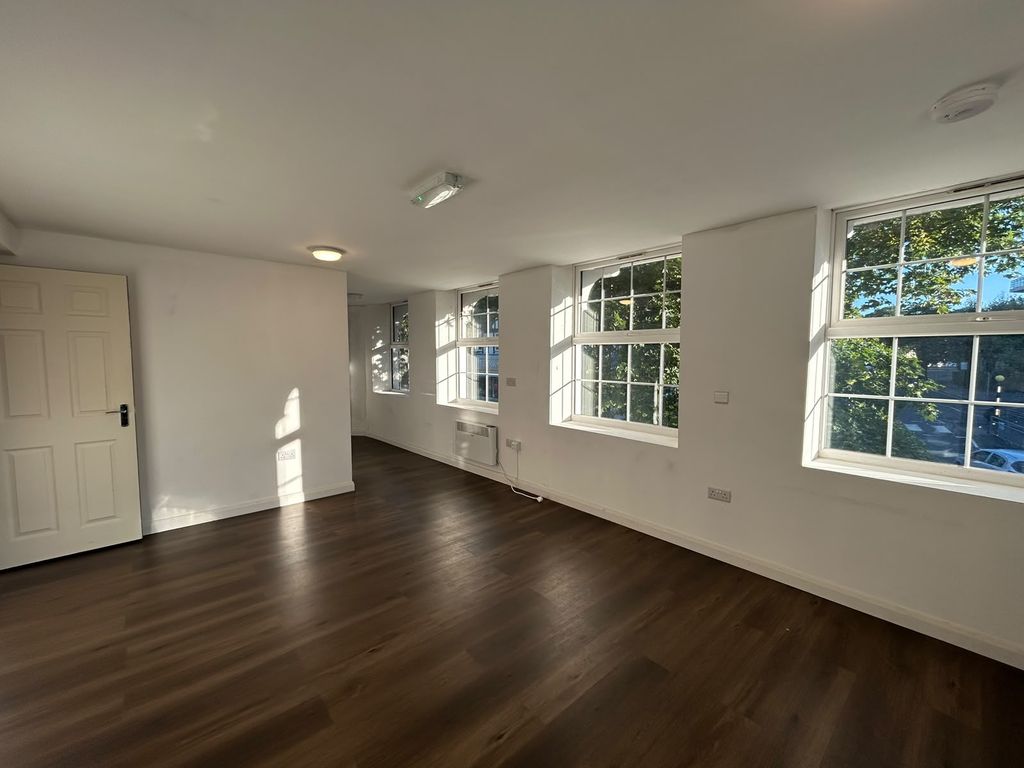 Property photo 2 of 6 Gallery