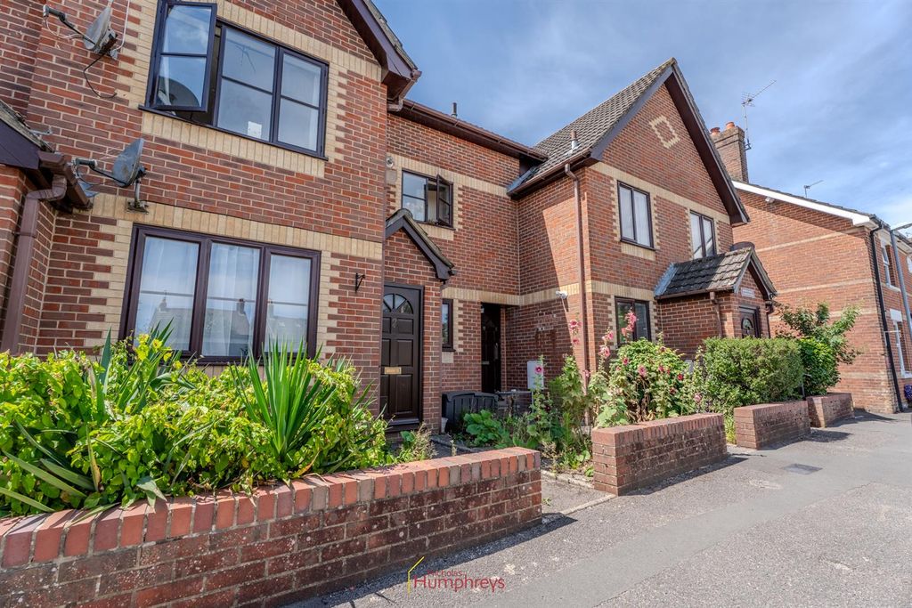 Property photo 3 of 12 Robins Court-03.Jpg
