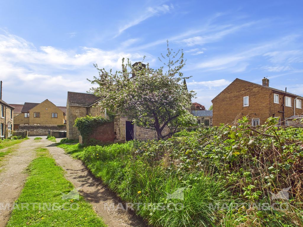 Property photo 3 of 27 Cam02406G0-Pr0448-Still005