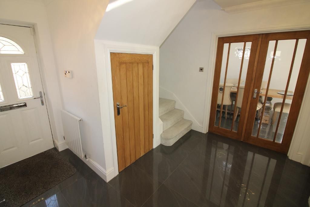 Property photo 2 of 22 Entrance Hall