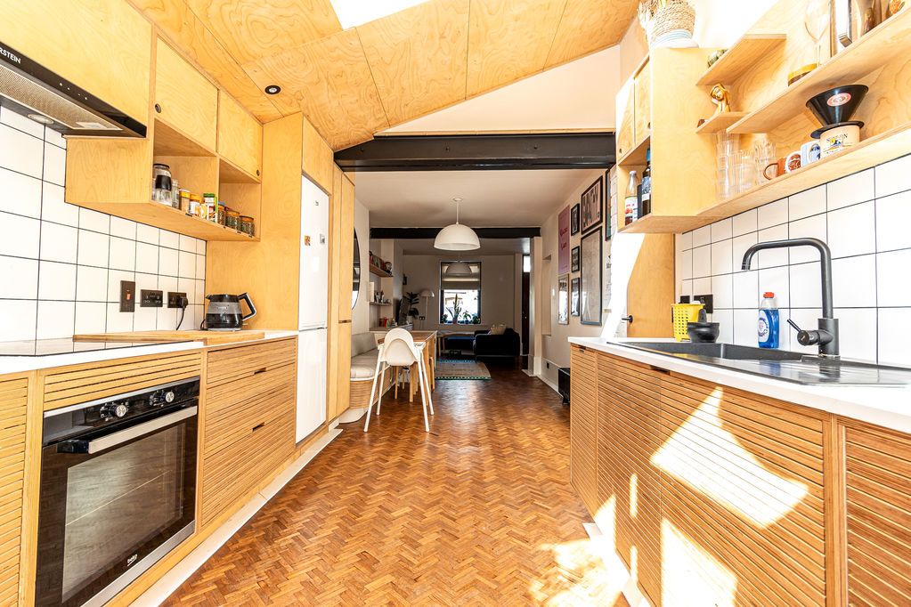 Property photo 3 of 33 .