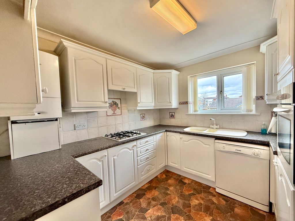 Property photo 2 of 12 Kitchen