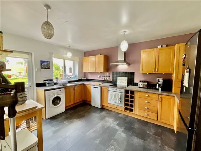 Property photo 3 of 17 Kitchen