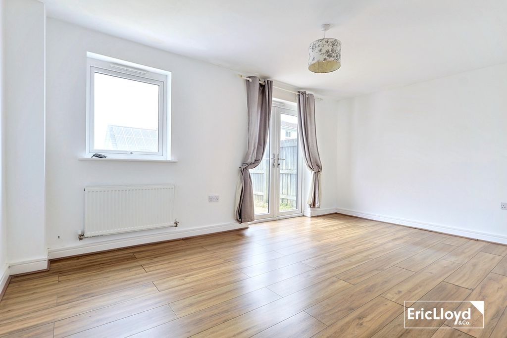 Property photo 2 of 11 Photo 8
