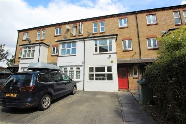 Property photo 1 of 14 A Spacious Five Bedroom, Two Bathroom Terraced House With Private Garden Situated In A Quiet Cul De Sac On Keats Close, Bermondsey, Providing Convenient Access Into Both The West End And The City.