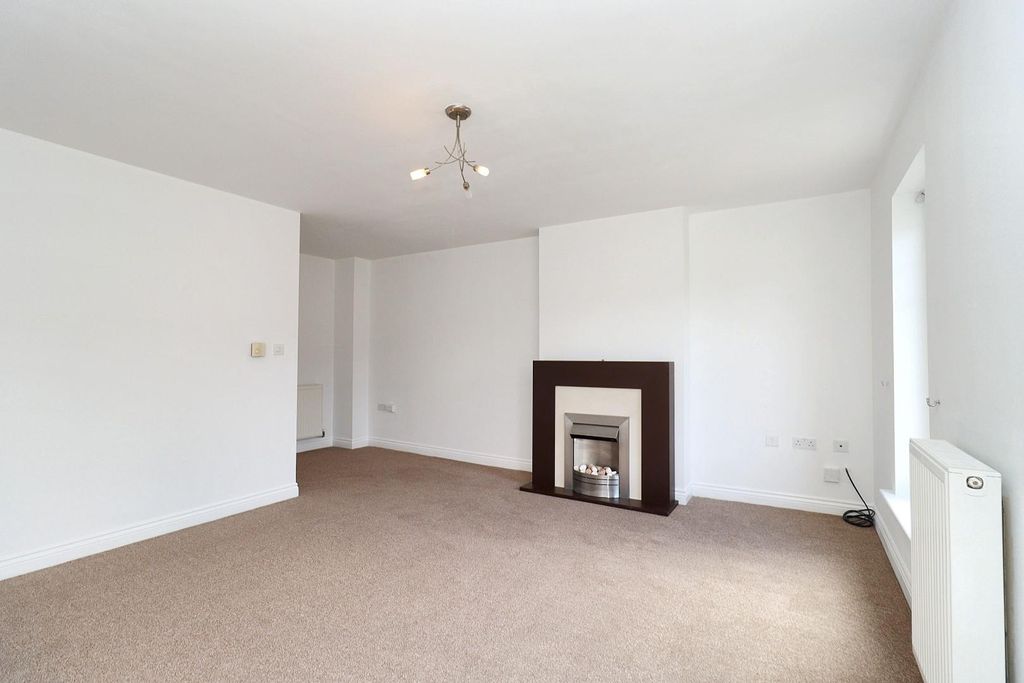 Property photo 3 of 23