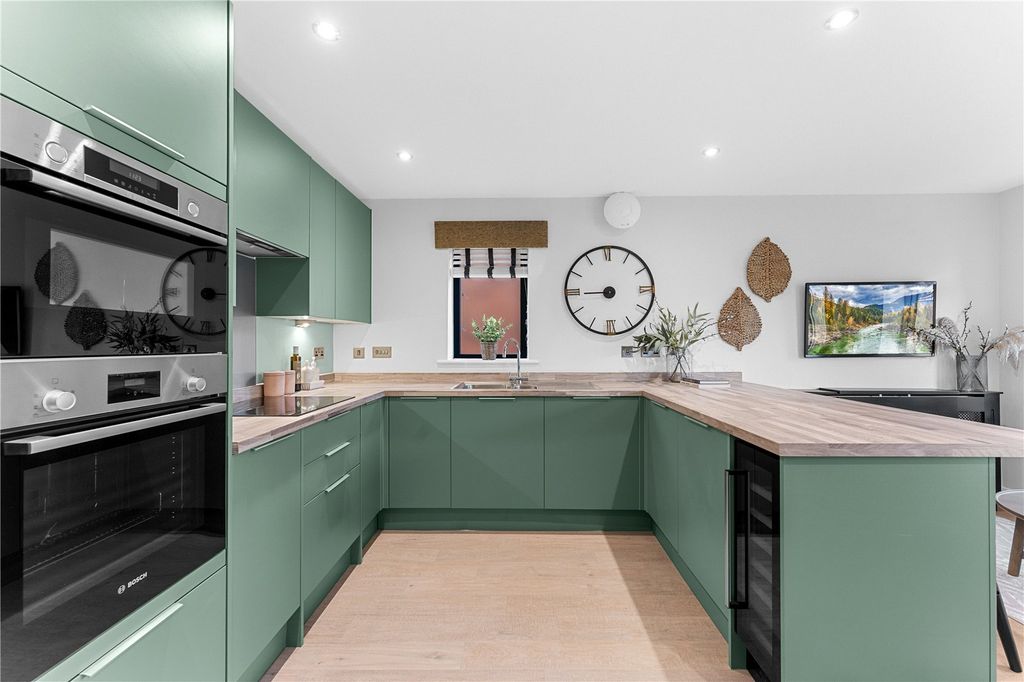 Property photo 3 of 17 Kitchen Diner