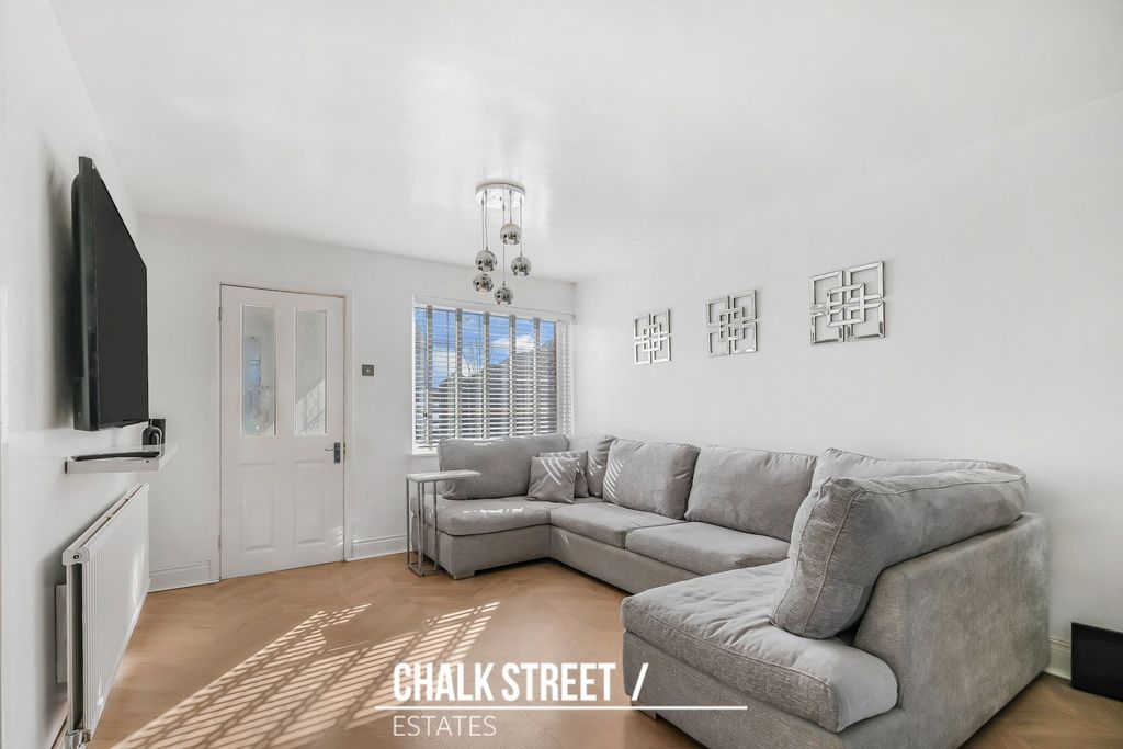 Property photo 3 of 32